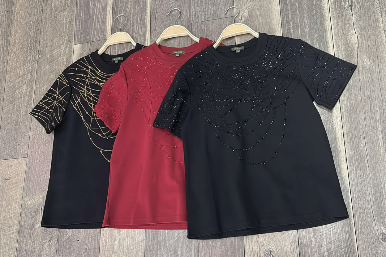 BLUSA TIPO CAMISETA CON DETALLE DE PEDRERÍA GOLD