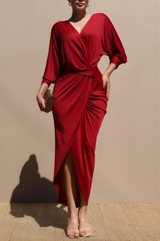 Precioso vestido midi, escote con y corte sirena y plizado medio para estilizar tu figura