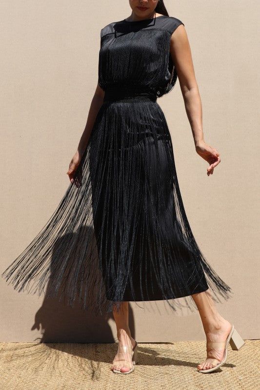 vestido tubo con flequillos