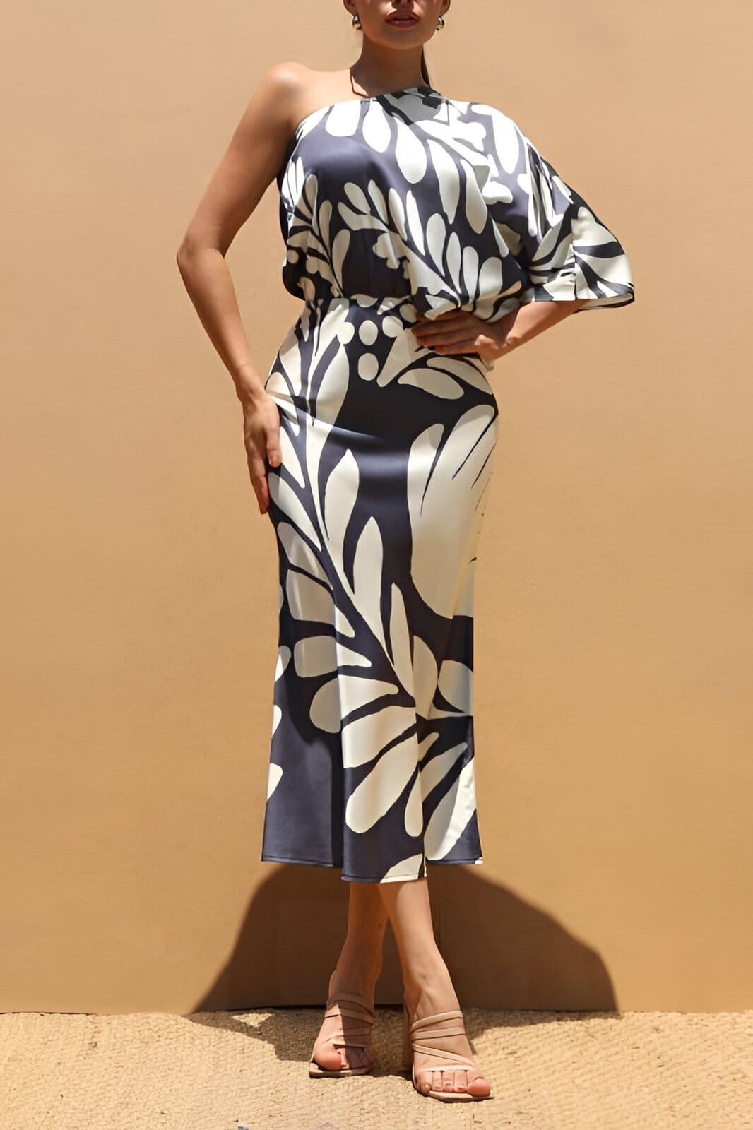 vestido midi de seda una manga, en corte sirena